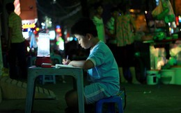 ​Bàn học trên vỉa hè