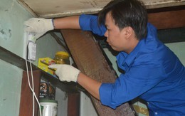 Sửa điện  cho 2.500  hộ nghèo