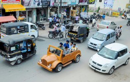 Thợ mộc Ấn Độ chế ôtô gỗ chạy 120km/giờ