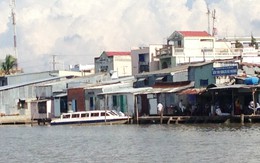 “Làm luật” ở bến tàu Hộ Phòng