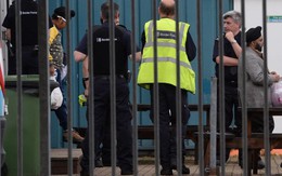 Phát hiện 10 người Việt Nam trong container tại Anh