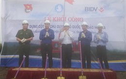 Xây dựng cột cờ Tổ quốc tại đảo Hòn La