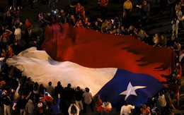 Chùm ảnh Chile ăn mừng chiến thắng và Argentina ngậm ngùi...