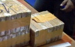 Bắt quả tang 2 nghi can vận chuyển 30 bánh heroin