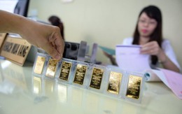 Tiệm vàng nói nên mua vàng lúc này nhưng khách run