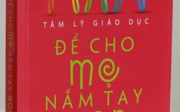 ​Để cho mẹ nắm tay con