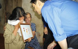 Truy tặng huy hiệu “Tuổi trẻ dũng cảm” cho chàng trai nghèo cứu bạn