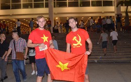 “Yêu nhau mấy núi cũng trèo”