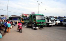 Xe ben chở đá lại tông chết người tại Phước Tân
