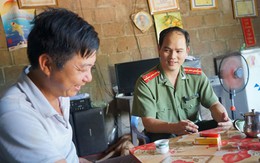 ​Người “dịch” luật cho dân bản