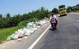 Dân chặn xe vào khu xử lý rác Dung Quất, rác ùn ứ khắp nơi