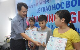 ​Buổi lễ trao học bổng đầm ấm, thân thương