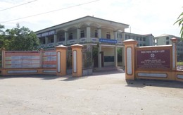 Tốt nghiệp gần 2 năm, sinh viên “dài cổ” chờ bằng