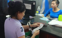 Khách bỡ ngỡ đăng ký vé tàu điện tử