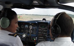 ​Phi công nghỉ việc phải báo trước 4 tháng