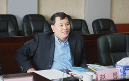 Quan Trung Quốc mất chức vì hút xì gà, uống rượu xịn