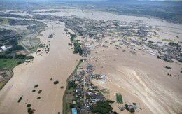 15.000 ngôi nhà chìm trong lũ, ​4.000 người Nhật vẫn sơ tán