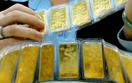 Vàng, USD ổn định sau khi hạ trần lãi suất USD