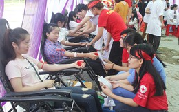 “Sắc đỏ dòng Lam” thu hút hơn 1.000 bạn trẻ hiến máu