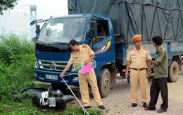 Sống sót sau khi bị xe tải “nuốt” dưới gầm