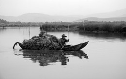 Trên đầm Ô Loan