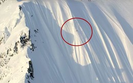 Video VĐV trượt tuyết ngã từ độ cao 500m