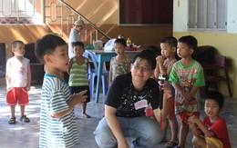 Doanh nhân Sing góp 200 suất ăn cho trẻ mái ấm
