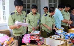 “Ăn theo” Festival  hoa, bán hàng lậu có chữ Trung Quốc