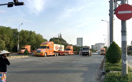 ​Xe tải đậu chiếm lòng đường