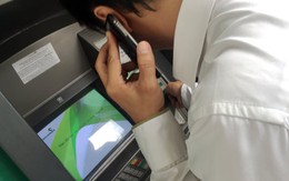ATM  bị sự cố, khách hàng vã mồ hôi  lo lắng