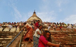 Myanmar cấm leo trèo lên chùa cổ