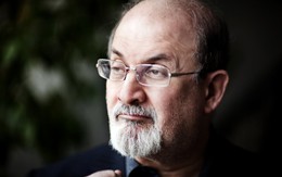 Iran treo thưởng lớn cho ai hạ sát Salman Rushdie