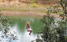 Đình chỉ trò chơi “bay” dây cáp trên hồ nước