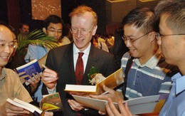 Giải bài toán 300 tuổi, đoạt “Nobel toán học”