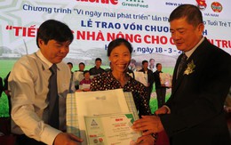 Trao vốn cho 60 hộ nông dân nghèo, con học giỏi