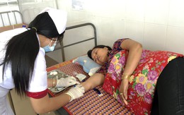 Hàng chục người nhập viện sau khi ăn đám cưới