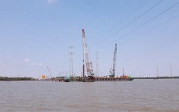 Điều 2 cẩu nổi thi công cầu Bình Khánh khắc phục cầu Ghềnh