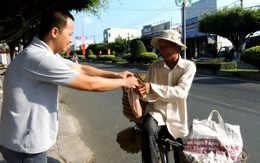 Tủ bánh mì nóng hổi miễn phí