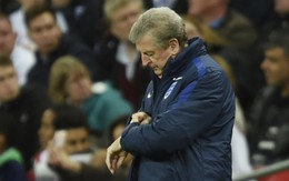 HLV Hodgson loay hoay với Rooney