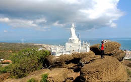 Ngoạn cảnh chùa Linh Sơn nơi đảo xa