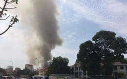 Lửa thiêu rụi hàng trăm mét vuông​ kho hàng