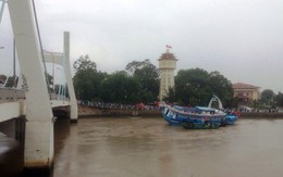 ​Giải cứu thành công con tàu kẹt dưới cầu Lê Hồng Phong