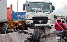 ​Container bị nạn trên cầu Phú Mỹ, giao thông tê liệt