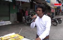 Chàng bán bánh mì dạo hát ca khúc Kiếp mồ côi