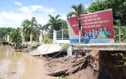 Sạt lở lớn ngay cổng trụ sở UBND xã