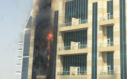 Lửa ngùn ngụt trên tòa nhà 75 tầng ở Dubai