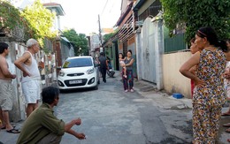 Taxi giành khách, đâm đồng nghiệp thấu ngực