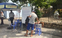 Khách tham quan Nhà thờ Núi phải… đóng tiền hảo tâm