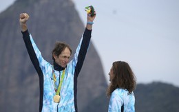 VĐV đua thuyền 54 tuổi vượt qua ung thư phổi đoạt HCV Olympic