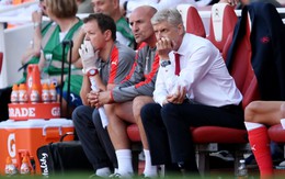 ​Wenger giữa muôn trùng vây